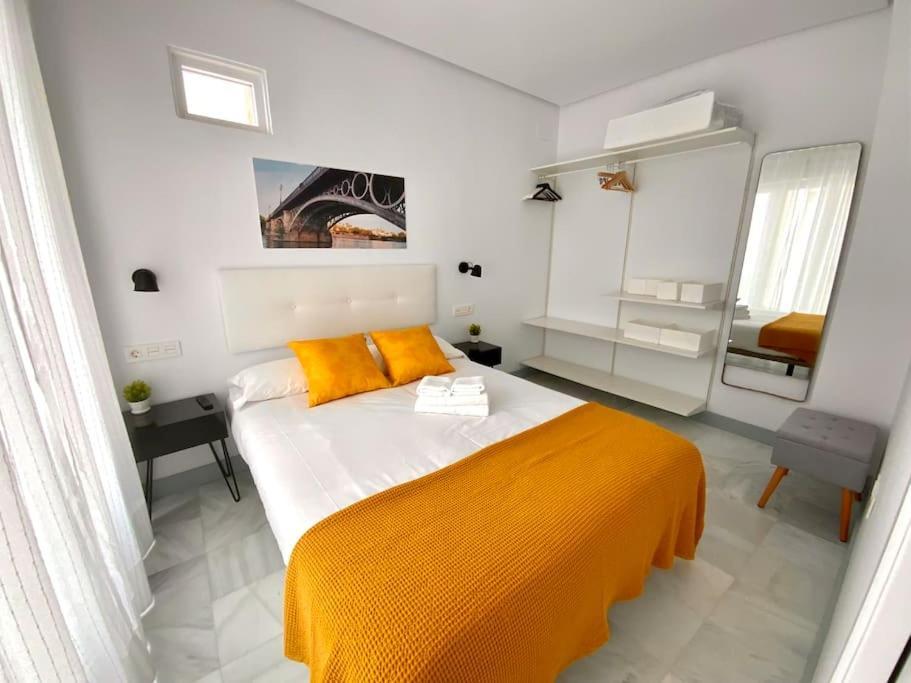 My Home In Triana, Luminoso Y Acogedor Apartamento Севиля Екстериор снимка